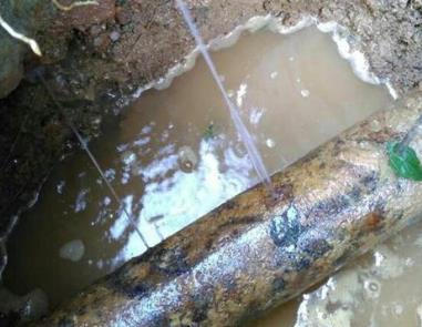 桐庐楼顶渗水维修公司分享下地暖漏水的原因及检测方法。